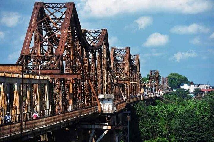 Hanoi City+Train Street Walking Tour & 5-Star Ha Long Bay Cruise