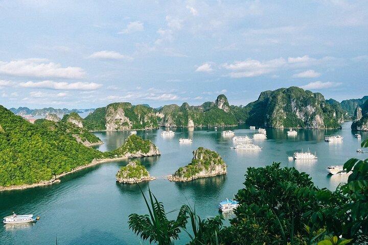 Boutique Overnight Cruise in Halong Bay 2 Days 1 Night
