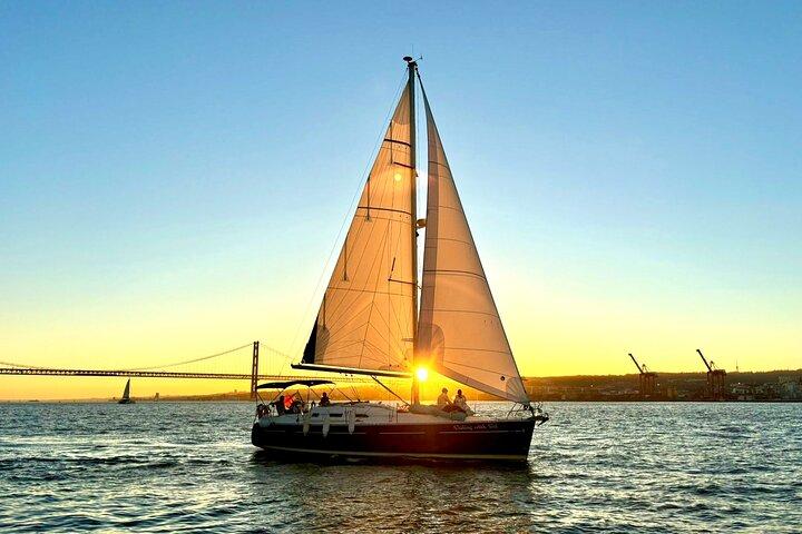 Lisbon: Private Sailing Tour Along the Tagus River