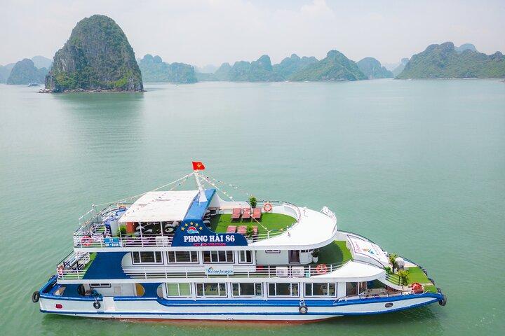 Ha Long Deluxe Day Cruise with Set Menu Lunch, Kayaking & Party
