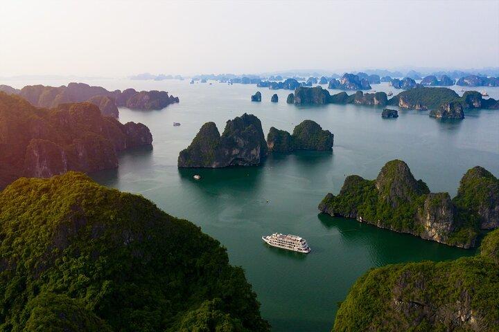 Luxury Hermes Cruise Halong – 3 Days 2 Nights from Hanoi