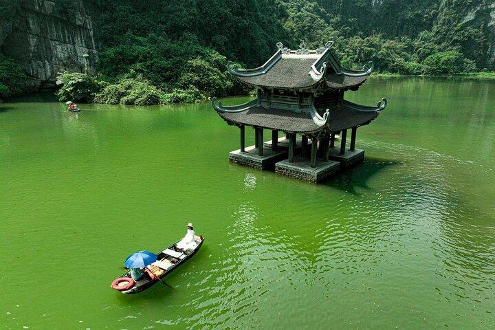 Private 1-Day Tour in Ninh Binh: Mua Caves, Trang An & Hoa Lu