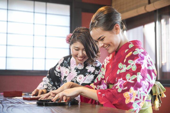 Gold Leaf Crafting in Higashi Chaya District, Kanazawa