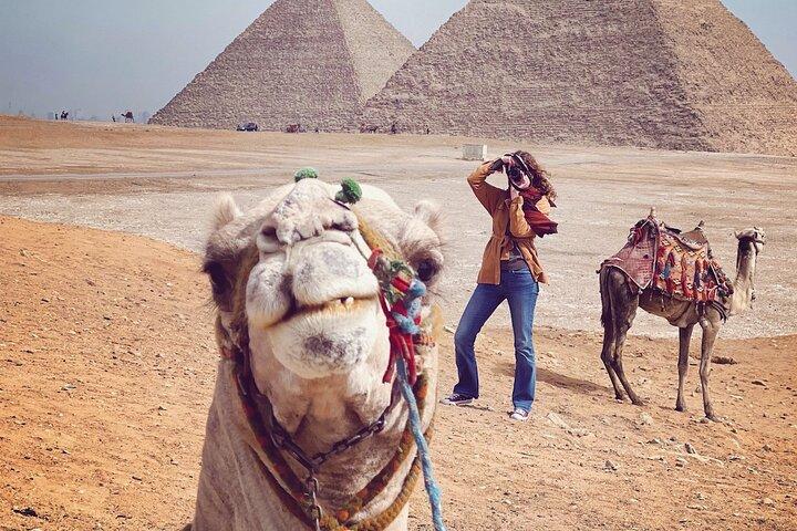 Private Day Tour to Giza Pyramids and Sphinx with Pickup