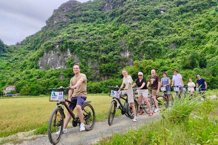 Hidden Gems Ninh Binh Luxury Tour: Tam Coc, Hoa Lu, Local Family