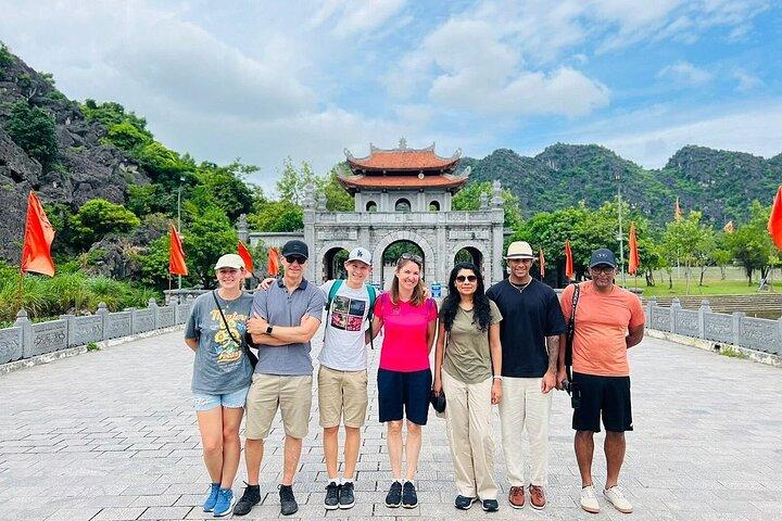 Full-Day Explore Hoa Lu, Tam Coc, Mua Cave with Buffet, Limousine
