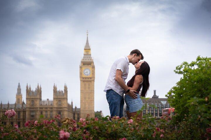 Iconic London Portraits Tour with Expert Local Photographer
