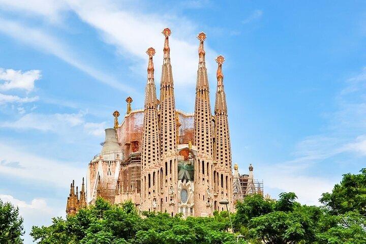 Sagrada Familia Guided Tour + Ebook