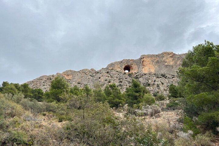 Alicante: Canelobre Caves and Busot Tour con guia y transfer