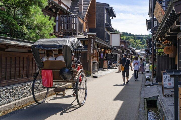 Gujo, Hida Takayama, and Shirakawa-go Day Tour from Nagoya