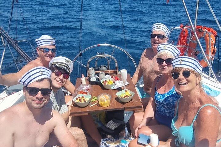 Experience sharing sailboat Marbella, dolphins, drinks ,elan 37