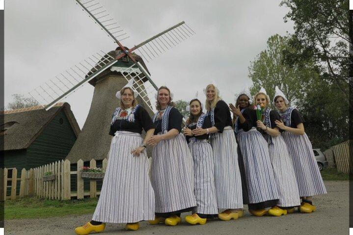 Private Minivan Zaanse Schans and Volendam Tour from Amsterdam