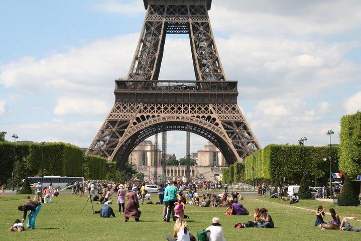 Paris Private Walking Tour with a Local Guide