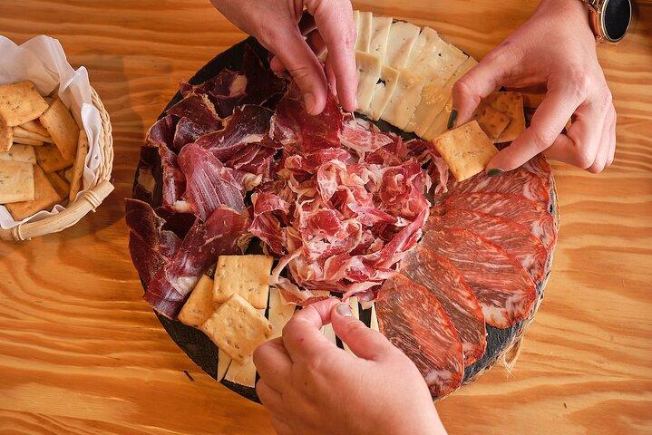 Malasaña Small Group Tapas Tour with Wine Tasting