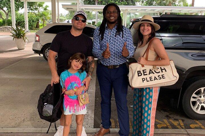 Airport-Atlantis Paradise Island Private Roundtrip Transportation