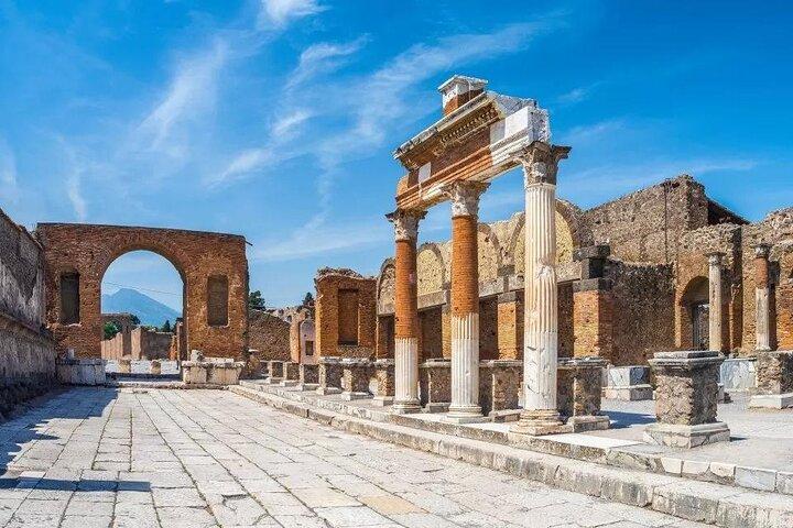 Private Pompeii Walking tour of the Latest Discoveries