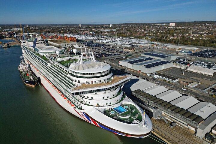 To or from Southampton Cruise Port to Gatwick Via Stonehenge