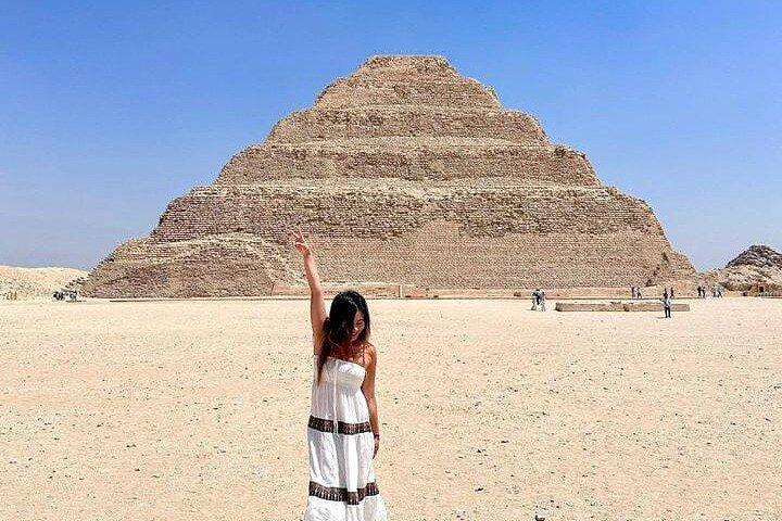8-Hour Guided Tour to Giza Pyramids, Sphinx , Sakkara & Memphis