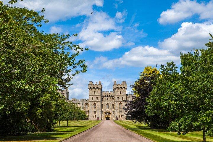 Windsor Castle and Stonehenge Private Sightseeing Tour