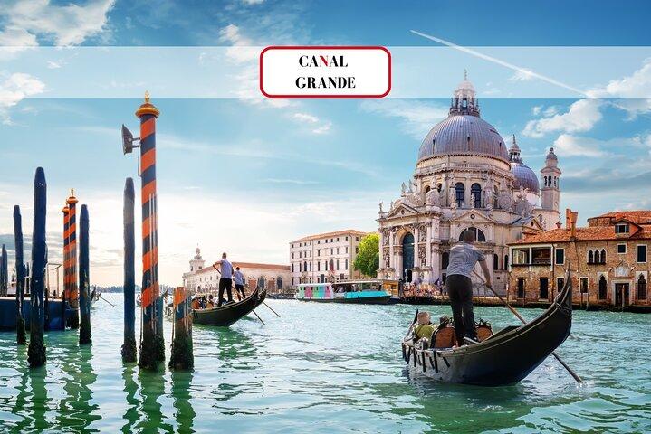 Premium Grand Canal Gondola Ride & Gondola Gallery Guided Visit™