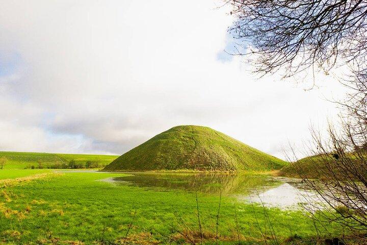 Stonehenge and The Stone Circles of Avebury Day Trip from London