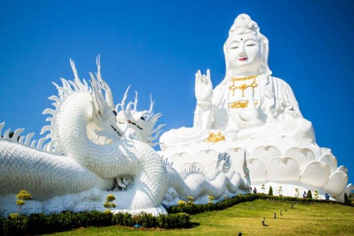 Chiang Mai to Chiang Rai White, Blue, Red Temples Long Neck Tour