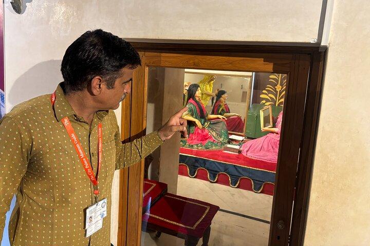 City Palace Museum with Licensed Guide & Entry Tickets