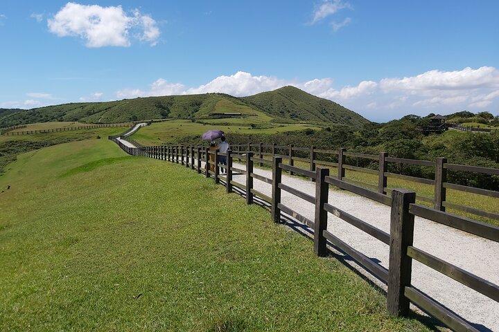 Small-Group: Beitou and Yangmingshan Day Tour from Taipei