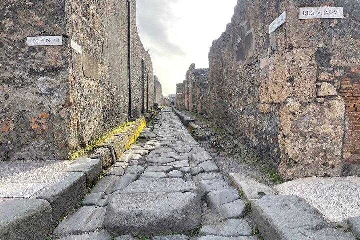 Private Transfer From Napoli to Positano 2 hour stop in Pompeii
