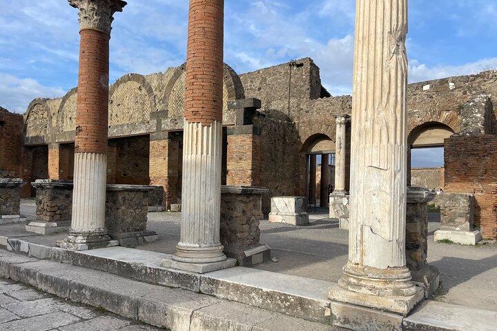 Private Transfer From Napoli to Positano 2 hour stop in Pompeii