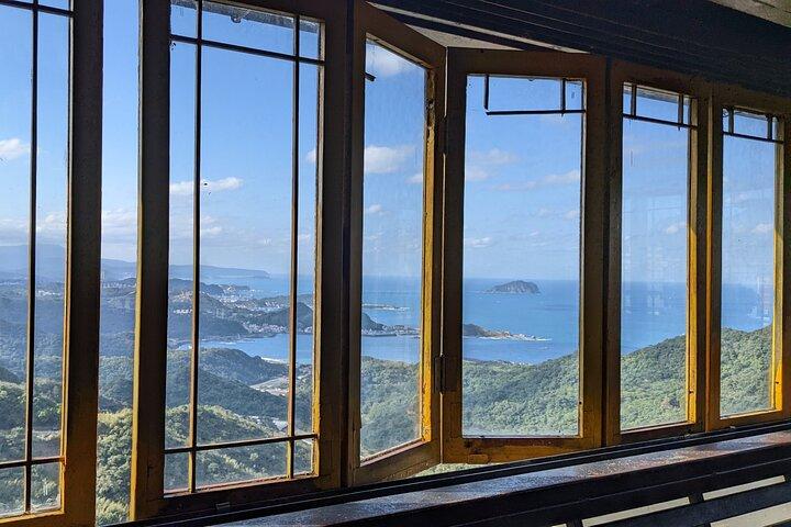 Private Day Trip to Jiufen, Shifen and Yehliu Park