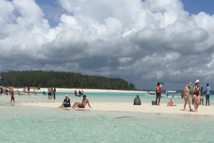 Mnemba Island Dolphin & Snorkeling Tour – Zanzibar Adventure