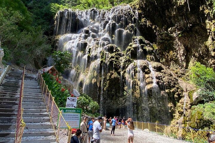 Private tour to Tolantongo Grottoes