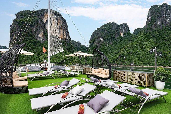 Hanoi: Luxury Halong Bay Day Cruise with Buffet Lunch, Limousine