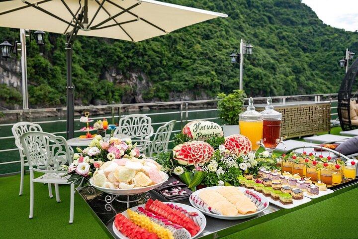 Hanoi to Halong Bay: Luxury Hercules Cruise with Buffet Lunch
