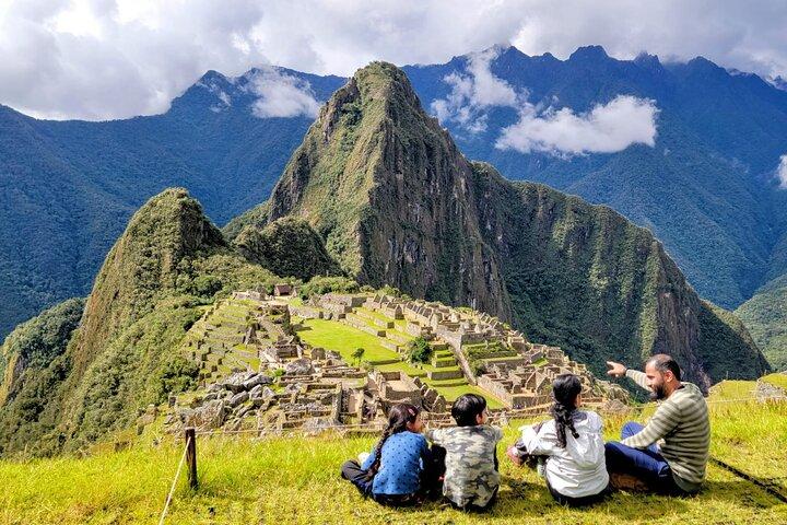 2-Day Sacred Valley & Machu Picchu Tour from Cusco by Train
