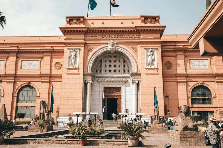 Cairo private 8 hours tour pyramids, Egyptian museum & bazaar