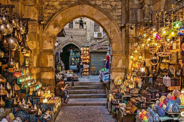 Cairo private 8 hours tour pyramids, Egyptian museum & bazaar