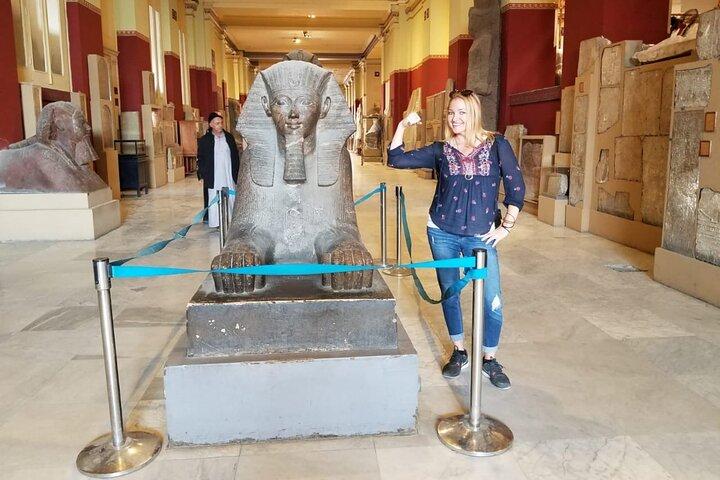 Marvel the Great Pyramids &Sphinx and Egyptian Museum Guided Tour