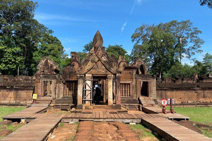 Private Banteay Srei and Roluos Group Temple Tour