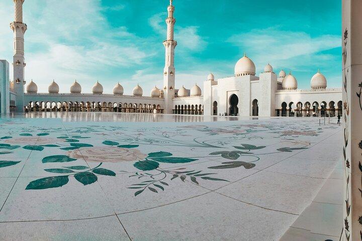 Abu Dhabi Tour - A Journey Through History, Culture and Luxury
