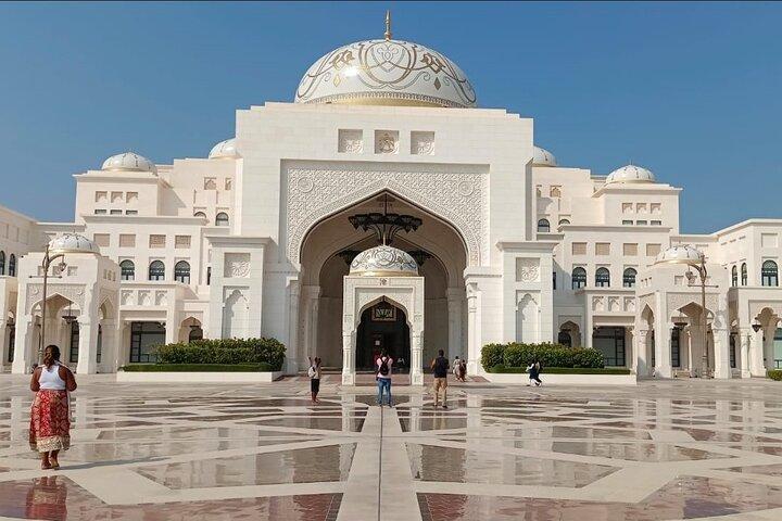 Abu Dhabi Tour - A Journey Through History, Culture and Luxury