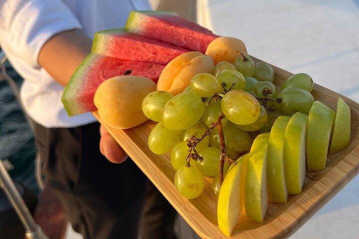 Istanbul Bosphorus Sunset Yacht Cruise with Live Guide and Snacks