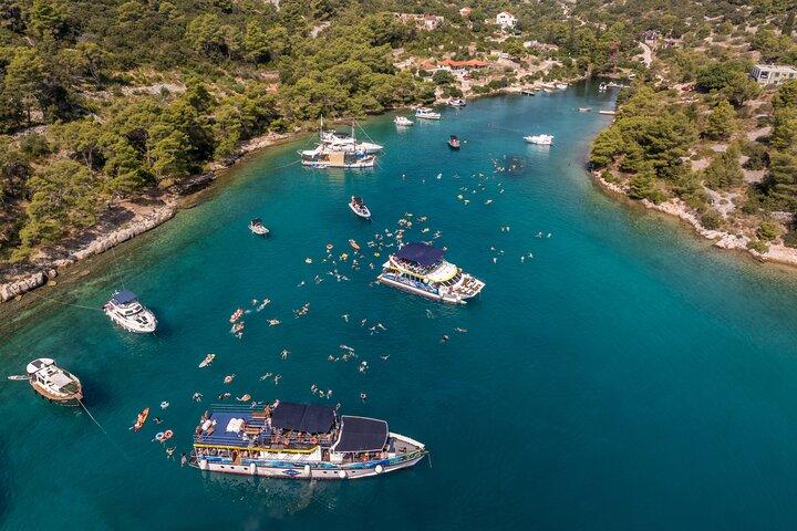 Split: Blue Lagoon & Šolta Tour with Lunch & Drinks