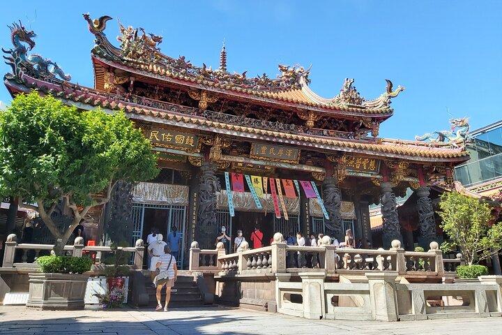 Small-Group: Classic Taipei Landmarks Day Tour