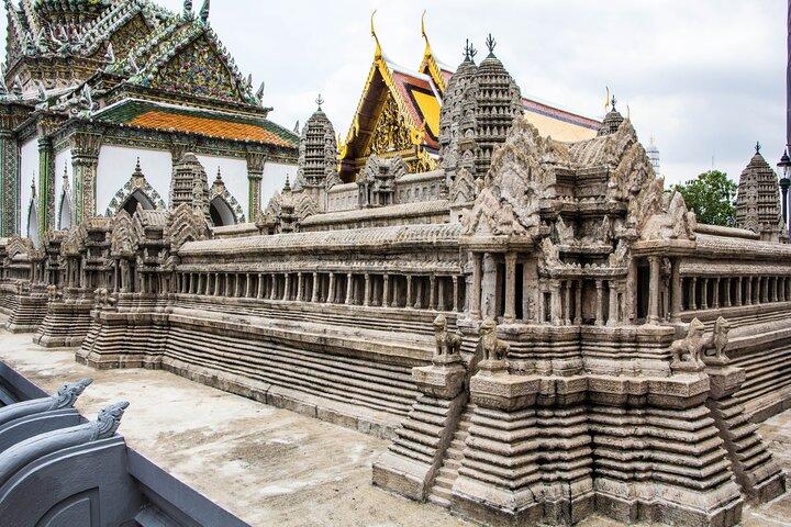Private Tour : Must See Sites by Public Transportation