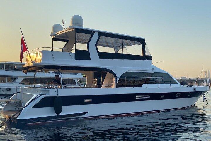 Istanbul Private Bosphorus Luxury Yacht 20m 65ft – 20 Guests