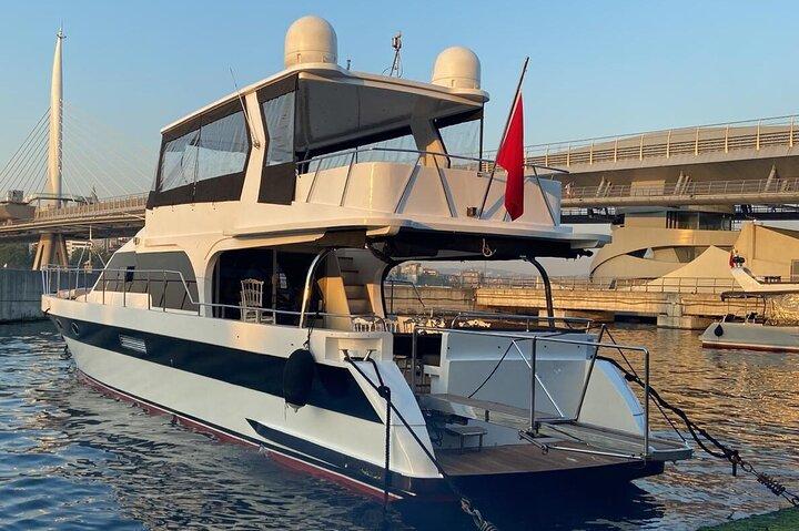 Istanbul Private Bosphorus Luxury Yacht 20m 65ft – 20 Guests