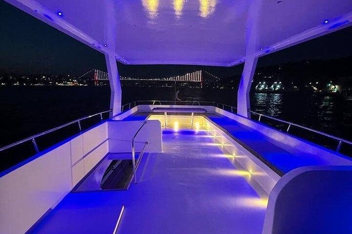 Istanbul Private Bosphorus Luxury Yacht 20m 65ft – 20 Guests