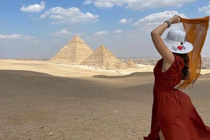 Private Full day Tour to Pyramids, Egyptian Museum and Bazaar